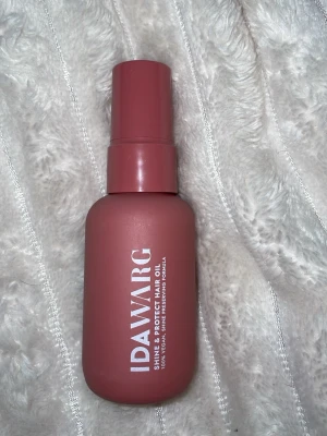 IDA WARG hårolja - Hårolja. Ca 40ml kvar ur 50ml. Nypris 189:- . Säljs för 40:-. GÅVA VID VARJE KÖP!