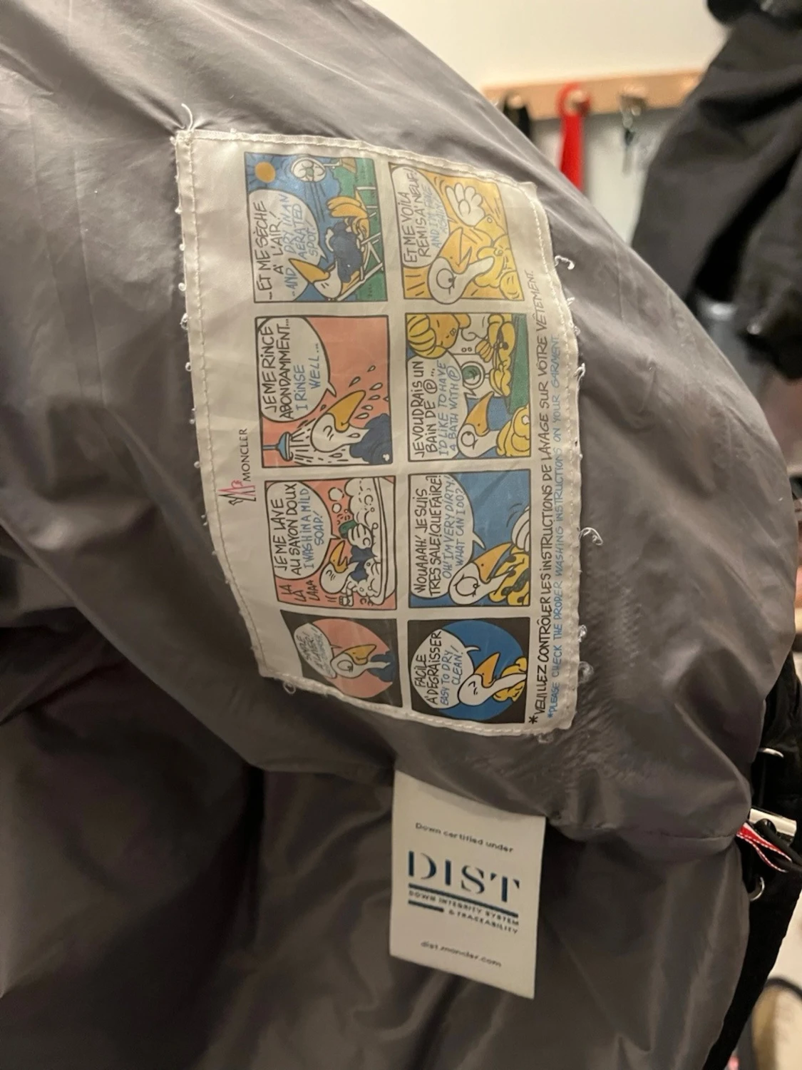 Svart Moncler pufferjacka med huva - 4