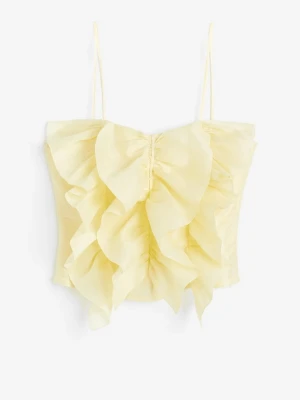Ljusgul volang topp från H&M - Pris kan diskuteras!❤️Säljer en ljusgul linnetopp från H&M med tunna axelband och stora volangdetaljer framtill. Ser abnirlunda ut eftersom jag tod buld med flash❤️ Toppen har en croppad passform och är tillverkad i ett lätt, skirt material som känns luftigt och somrigt.