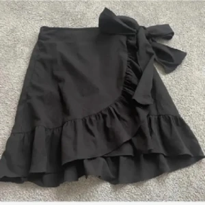 Volangkjol - Söt volangkjol storlek xs men passar s och m med