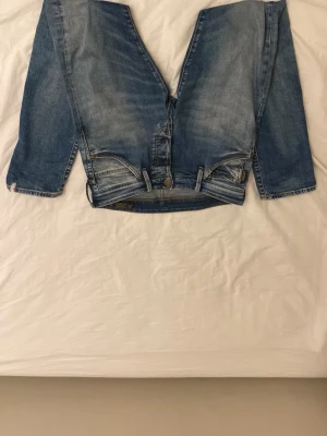 Jack & Jones jeans - Säljer min knappt använda jeans för dem satt lite fö smått på mig. W 29 L 30                                              Pris kan diskuteras vid snabb affär