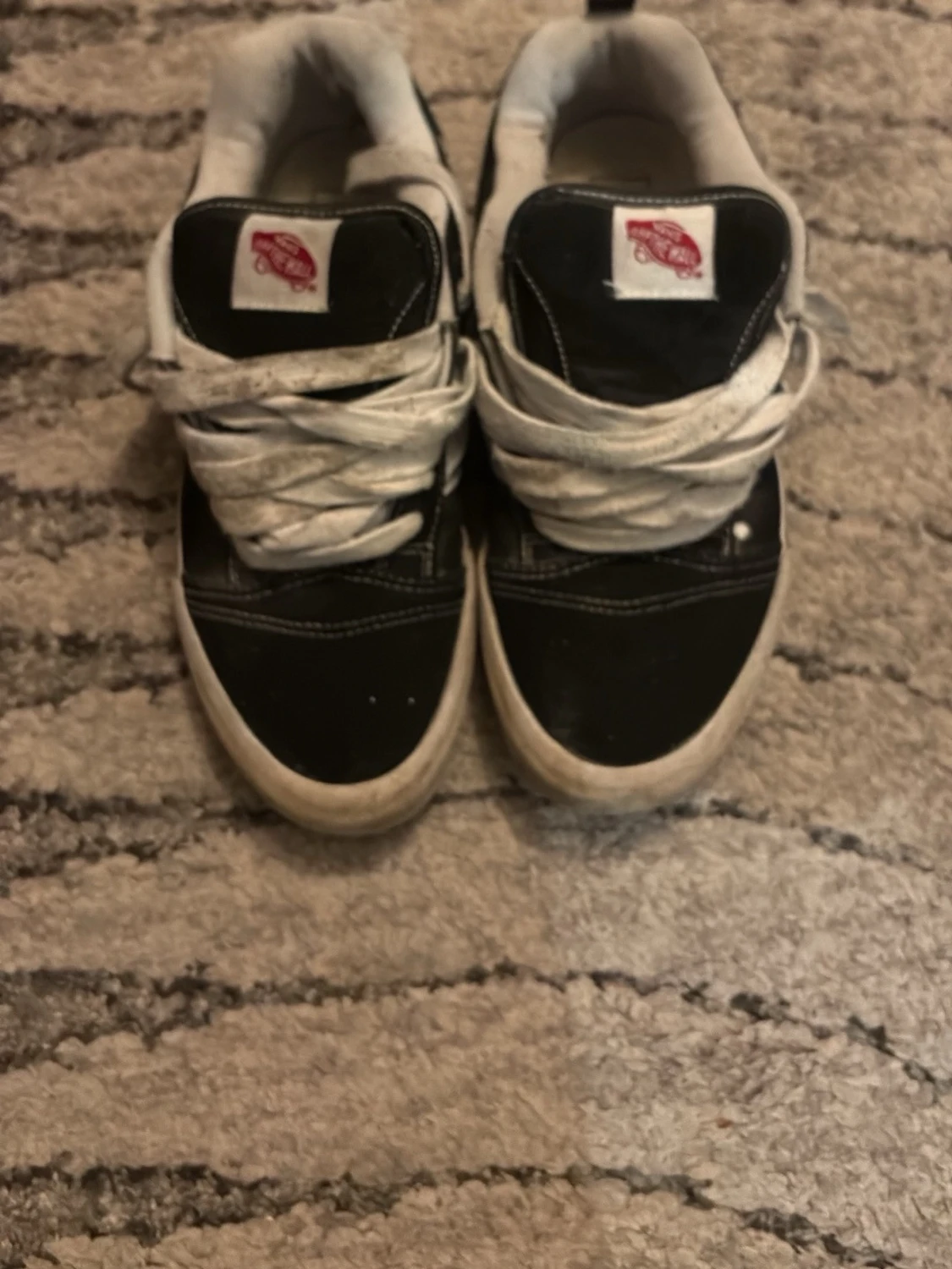 Svarta Vans sneakers med vit sula - 1