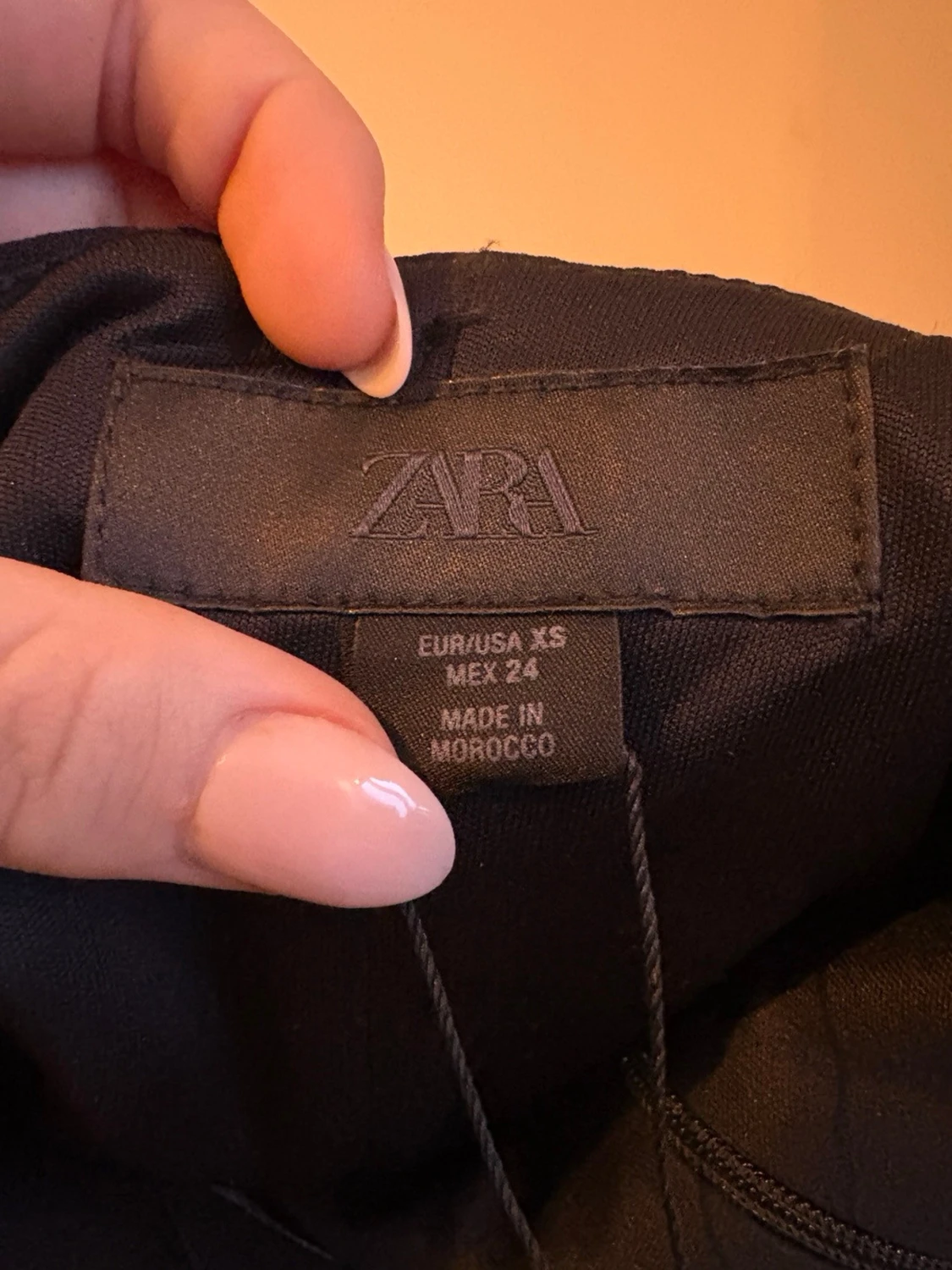 Svart korset likande halternecktopp med rosett från Zara - 5