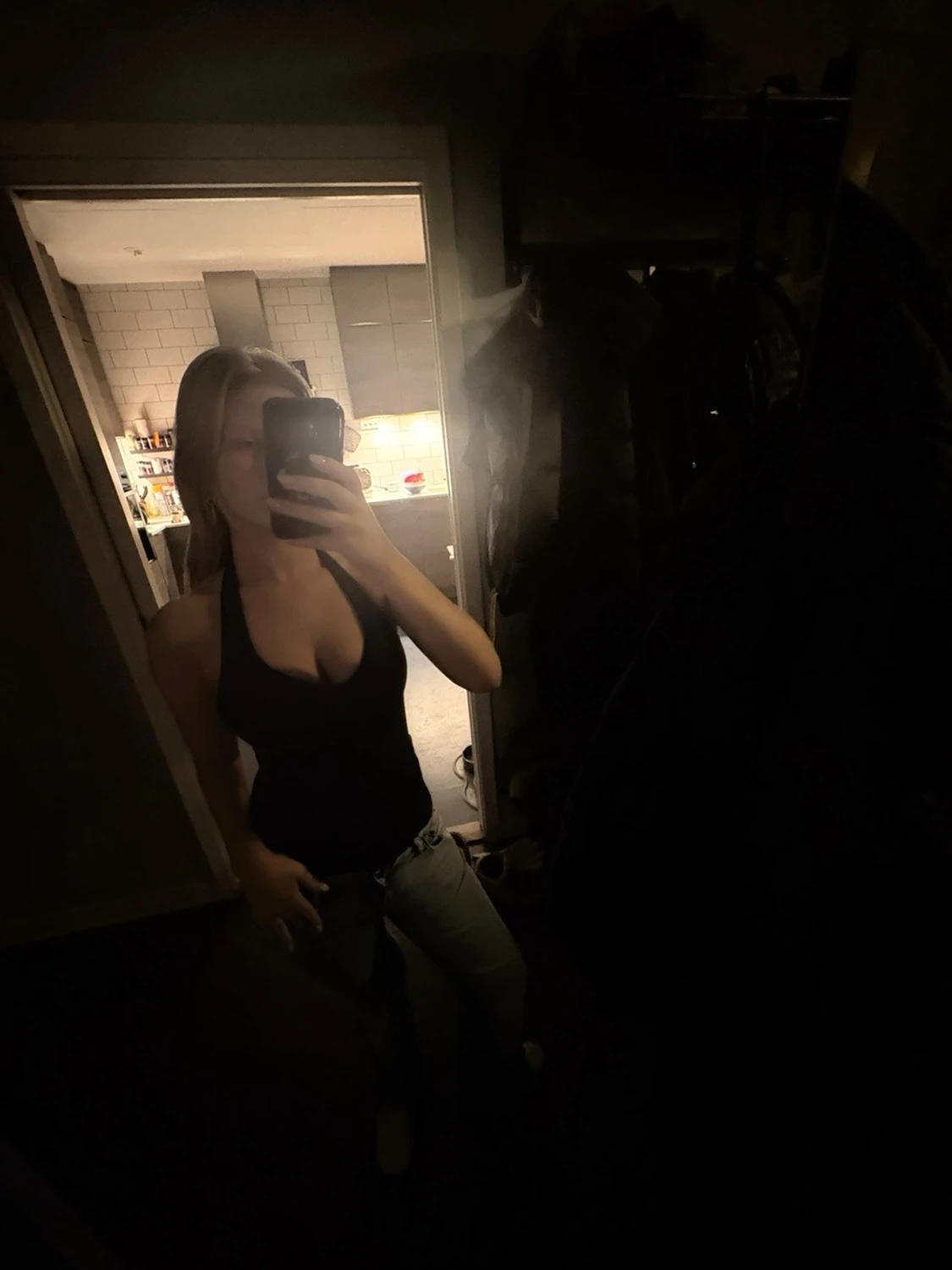 Svart korset likande halternecktopp med rosett från Zara