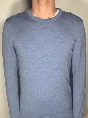 J.Lindeberg tröja - Säljer en riktigt snygg och trendig J.Lindeberg tröja i fint skick, storlek S, vid frågor är det bara att skriva //Gramenti