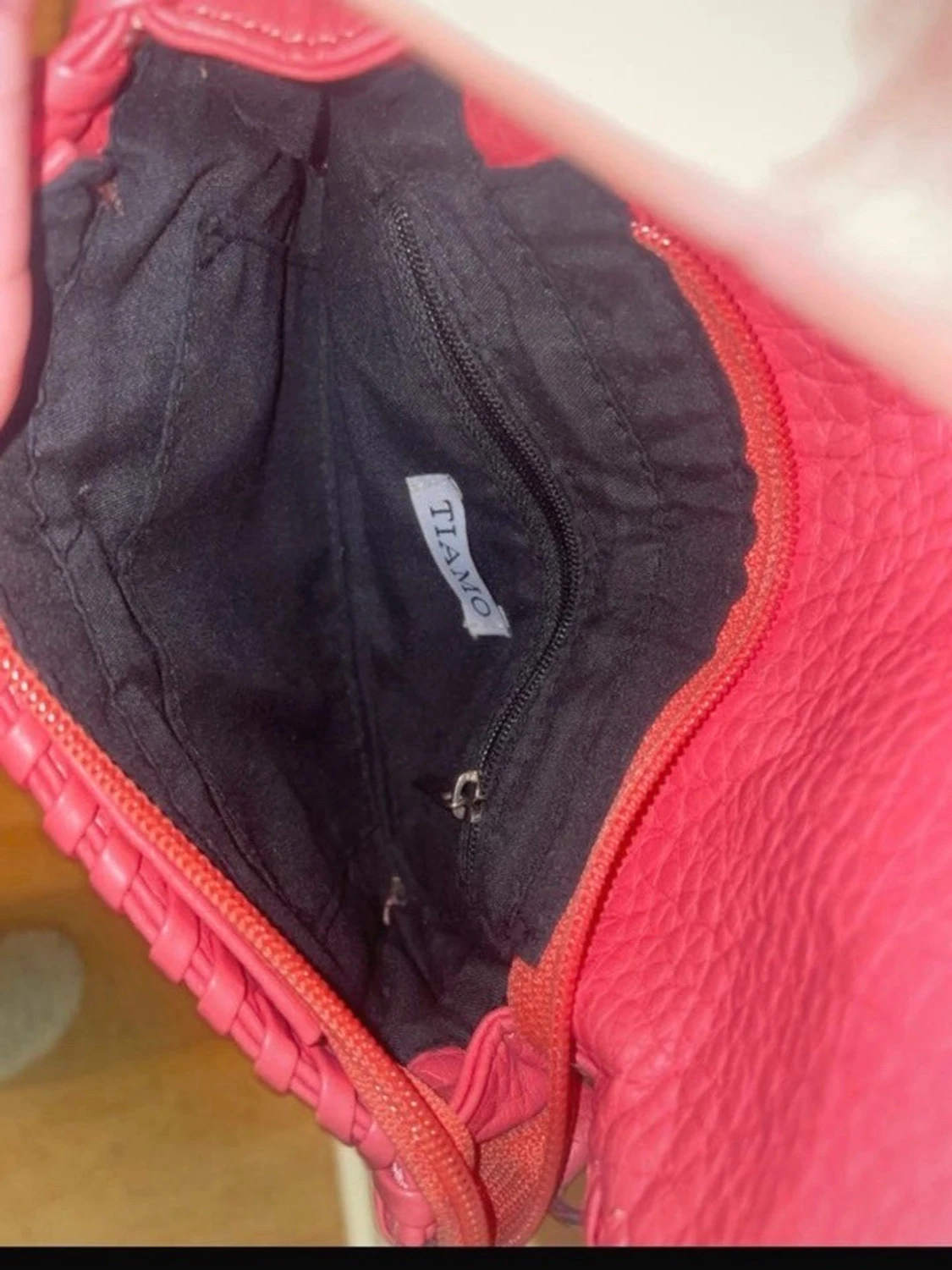 Röd axelväska från Tiamo med kedja - 1