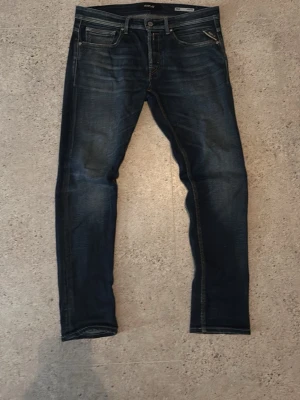 Replay willbi jeans - Tvär feta replay jeans med riktigt skön fade i svinbra skick, storlek 31/30 svin bra pris för nästan helt nya replay