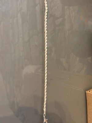 Cordell armband & halsband - Hej säljer en cordell armband och halsband för 149 båda ihop och de är i bra skick. Det är silvetplaterad med måtten Armband: längd 20cm och 0,5 mm bred halsband: 50cm och 0,5mm bred kontakta om ni har frågor MVH Drip.Deals