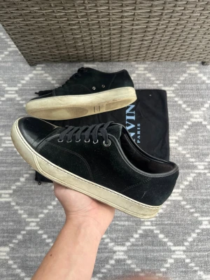 Lanvins  - Tja, säljer mina Lanvins eftersom jag inte har någon användning till dem för tillfället. Skorna är i bra skick och en eftertraktad modell. Skorna är Uk 7. Skriv vid eventuell frågor. TAR EJ BYTE. pris kan diskuteras 