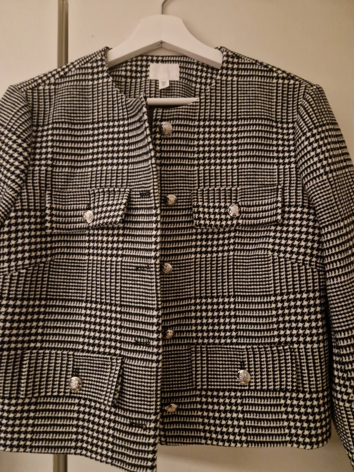 Rutig kavajjacka från H&M i svartvitt - 1