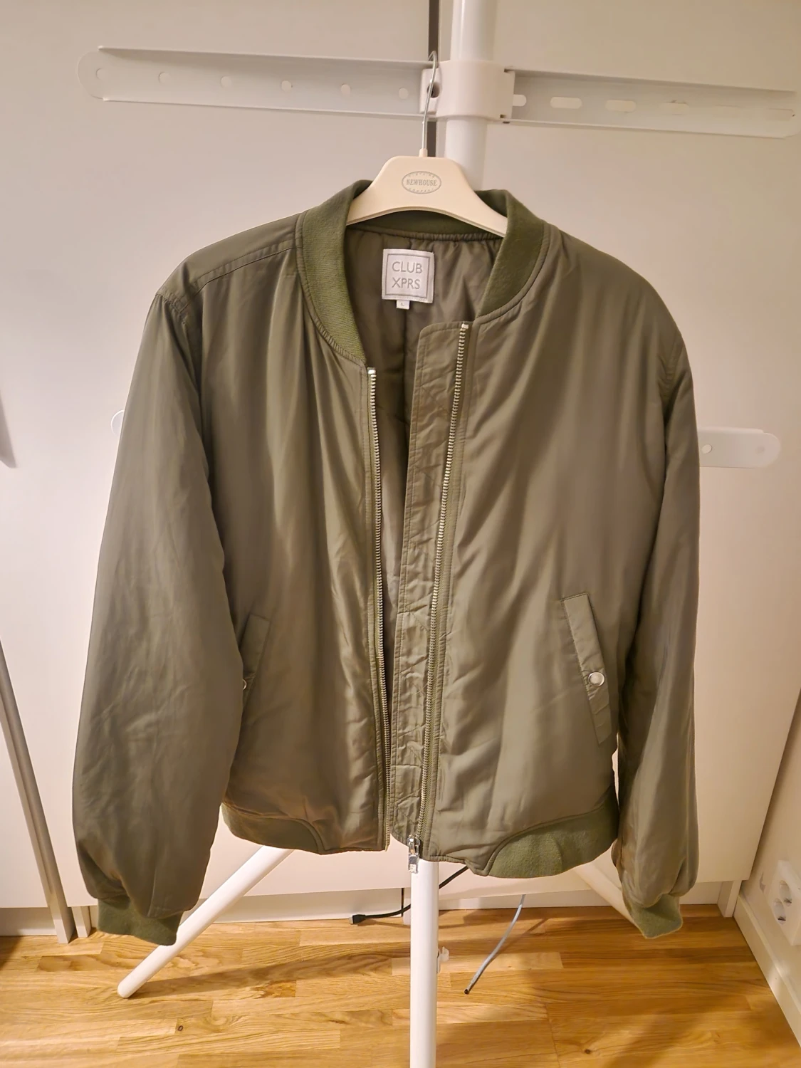 Olivgrön bomberjacka från CLUB XPRS - 2