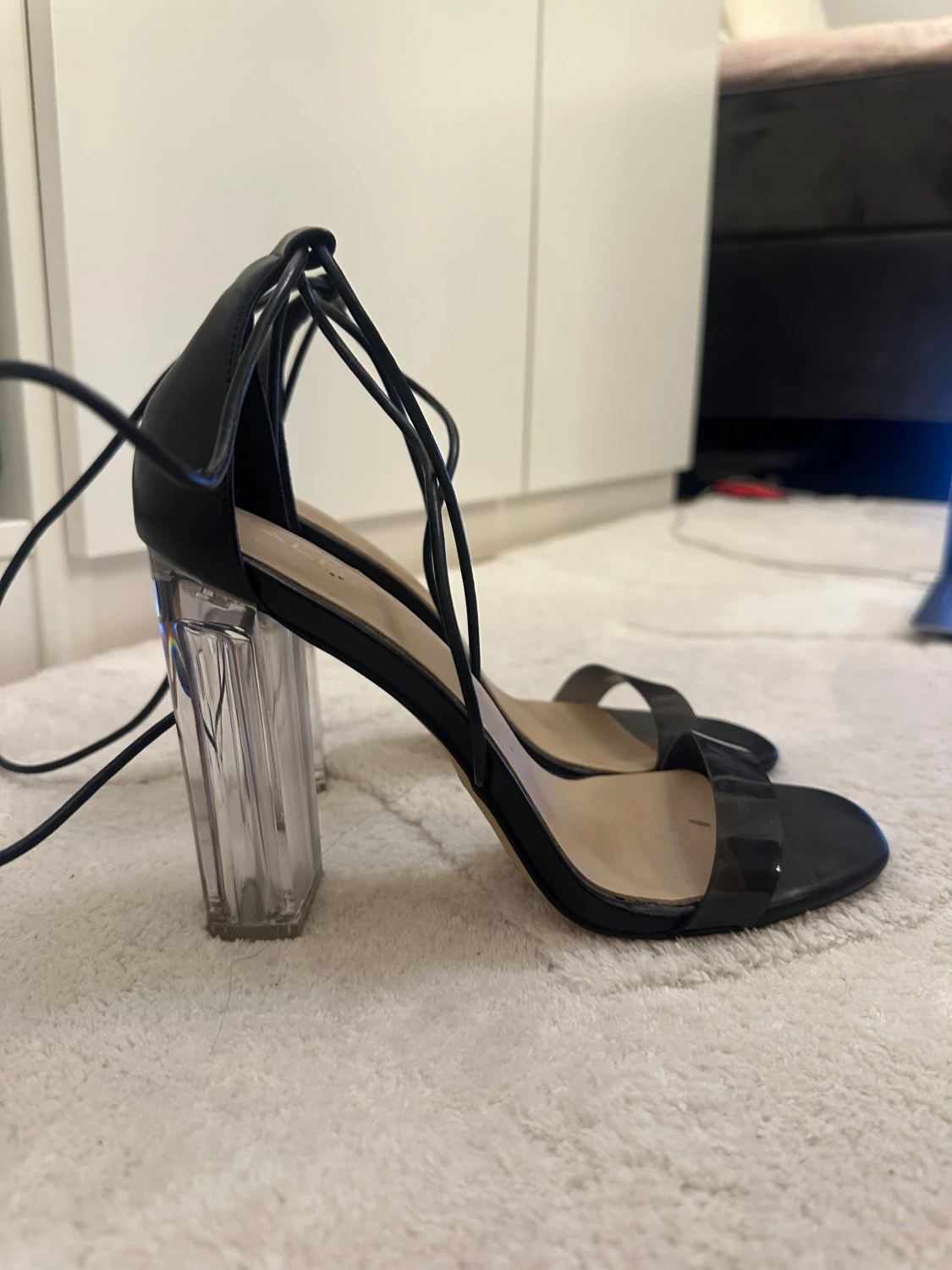 Svarta sandaler med transparent klack från Aldo - 2