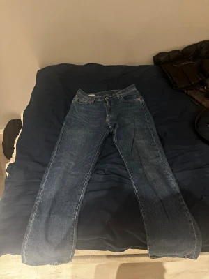 Levis 501  -  Snygga 501 att ha till vintern storlek: W30 L32