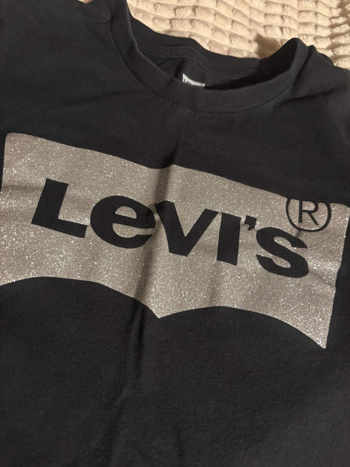 Svart Levi's t-shirt med glittertryck - 1