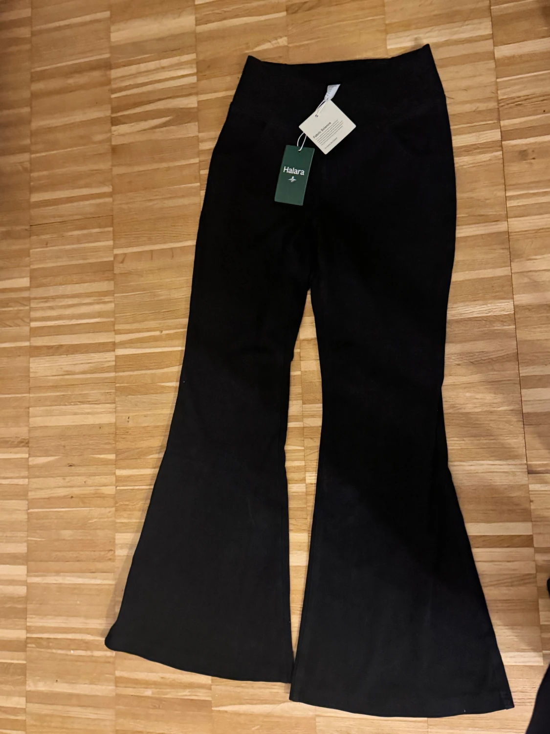 Svarta bootcut byxor från Halara - 3