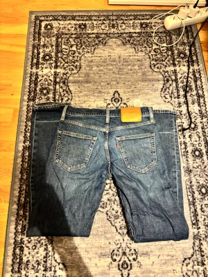 Jeans - Tja, säljer mina Levis 511 då det inte är min grej längre. Storleken är 28 32. Hör av er vid frågor 