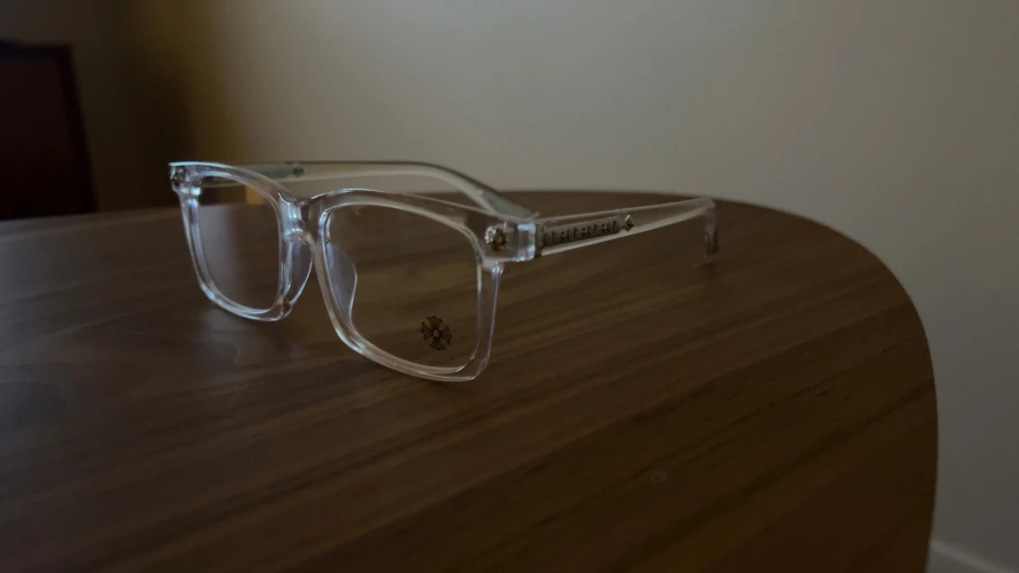 Transparanta glasögon från Chrome Hearts