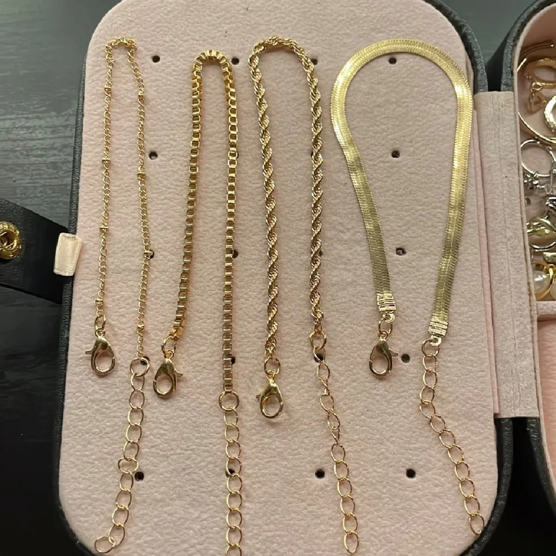 Set med armband i guld