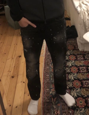 Båda jeansen för 450 - Båda jeansen är suplly and demand och passar som storlek S eller waist 28