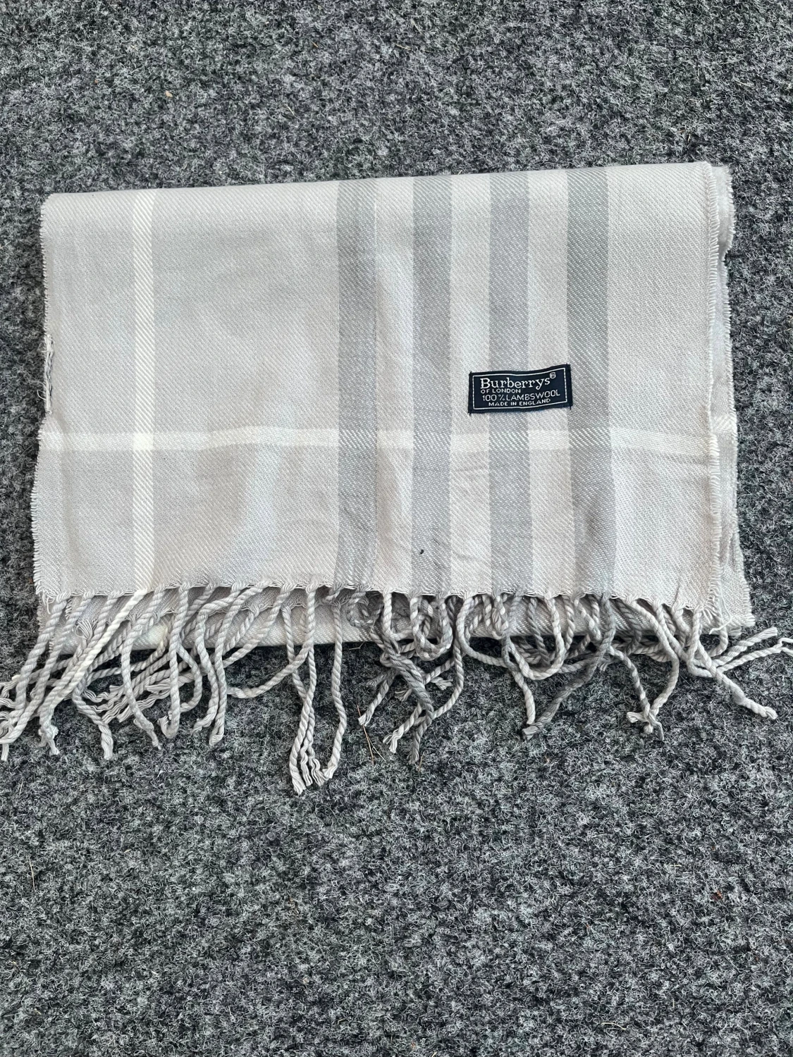 Rutig ljusgrå halsduk från Burberry - 1