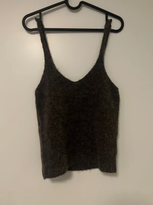 Stickad topp - Prislapp kvar 