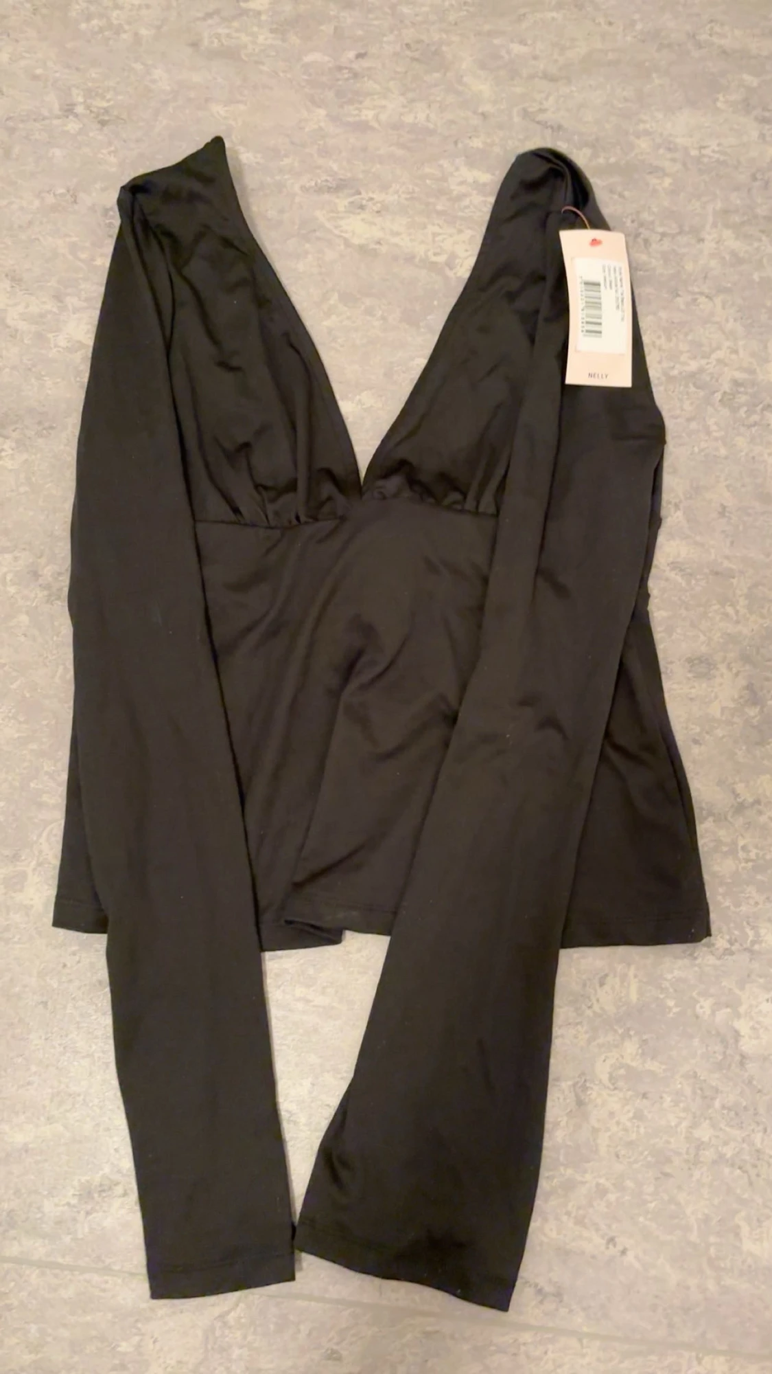 Svart långärmad v-ringad topp Nelly