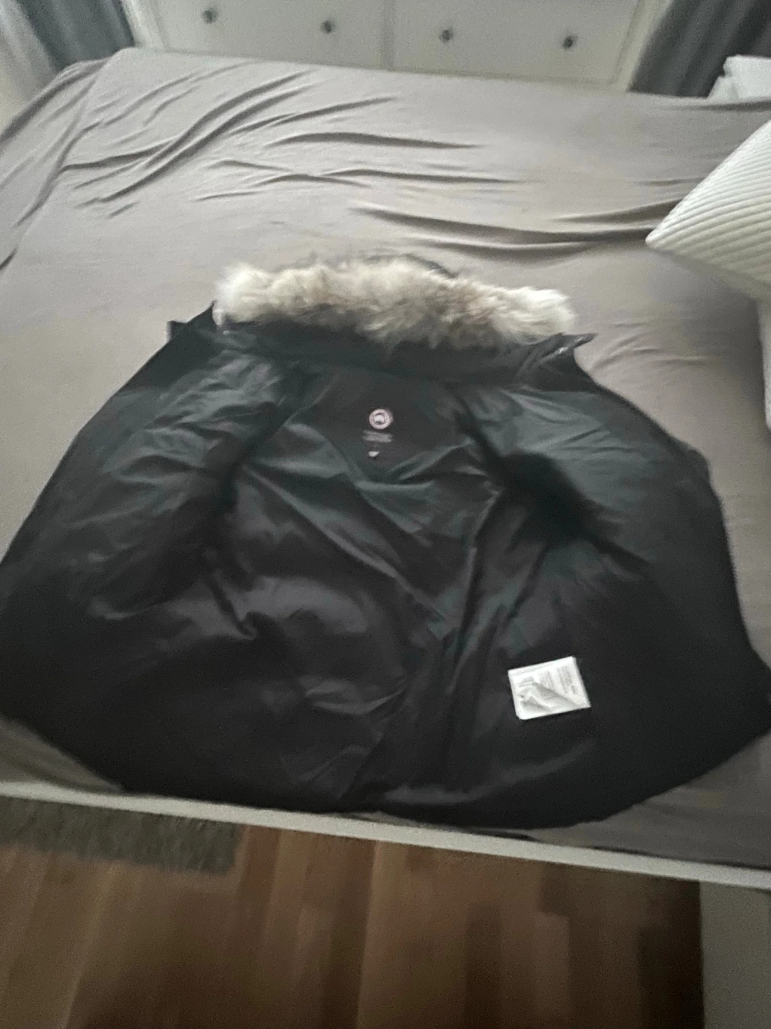 Svart Canada Goose dunjacka med päls - 1