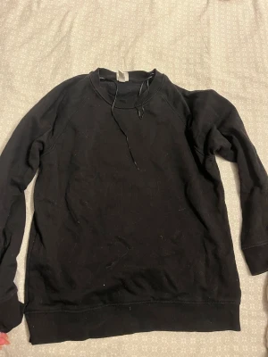 Svart tröja - Svart basic tröja