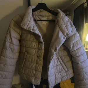 Jacka  - Jacka! Herno liknande sitter som XS. Är 163 för referens 