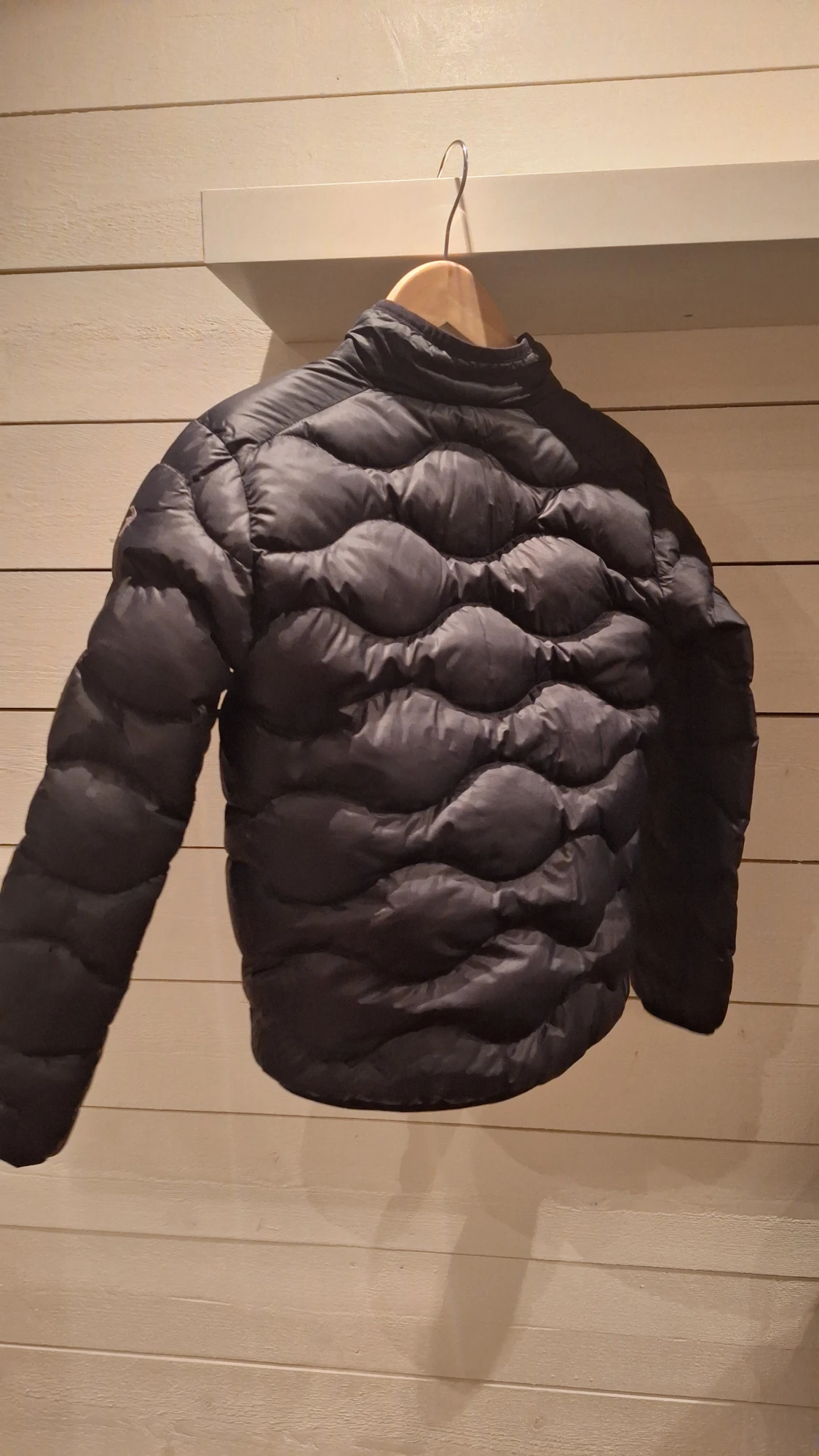 Svart dunjacka Peak Performance 140 - 1