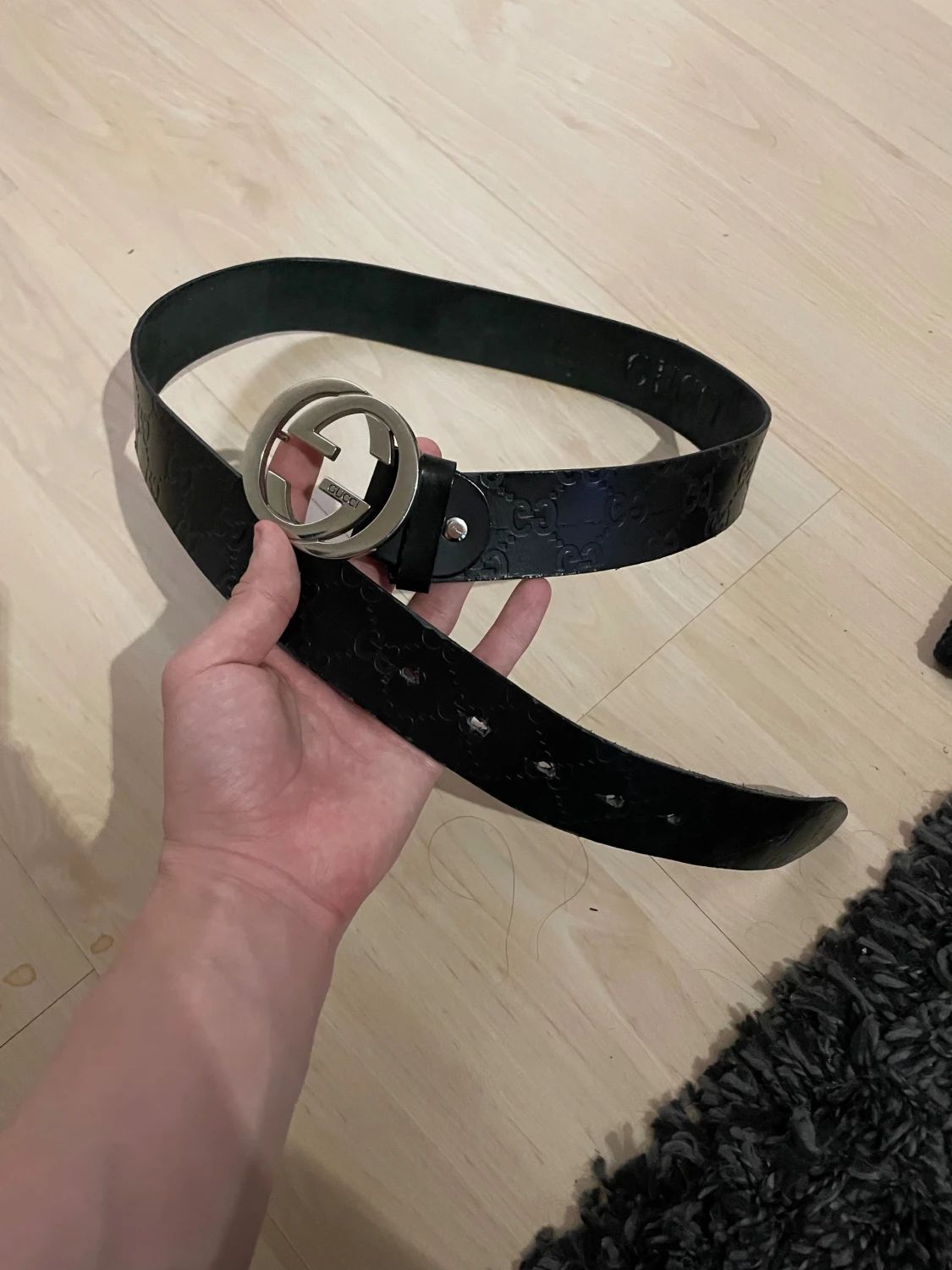 Svart bälte med GG-spänne