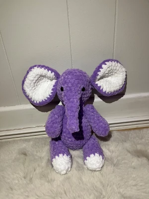 Gosedjur  - Virkad elefant. Gosedjur med rörliga ben 