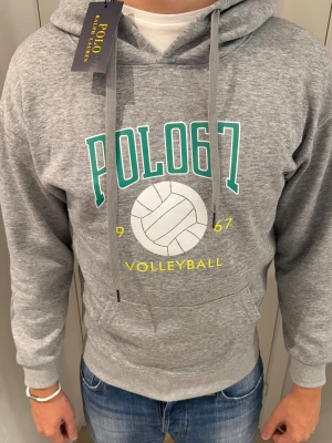 RL hoodie  - Sprillans ny tröja! Nyskick, storlek M! Tags sitter på! Vid minsta fundering kontakta mig!