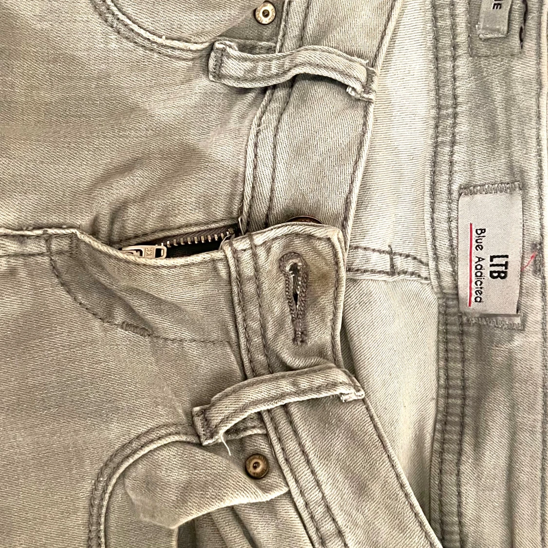 Ljusgrå bootcut jeans från LTB  - 3