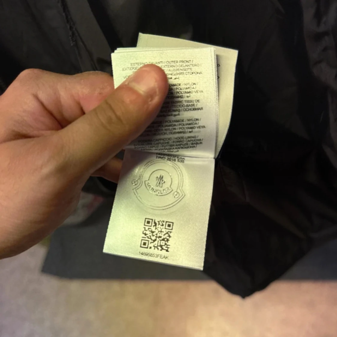 Svart Moncler dunjacka med huva - 4