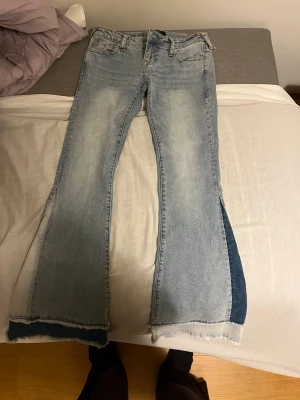 True religion low waist flare jeans  - Köpt i usa!!! De heter Carrie. I storlek 26/S!!