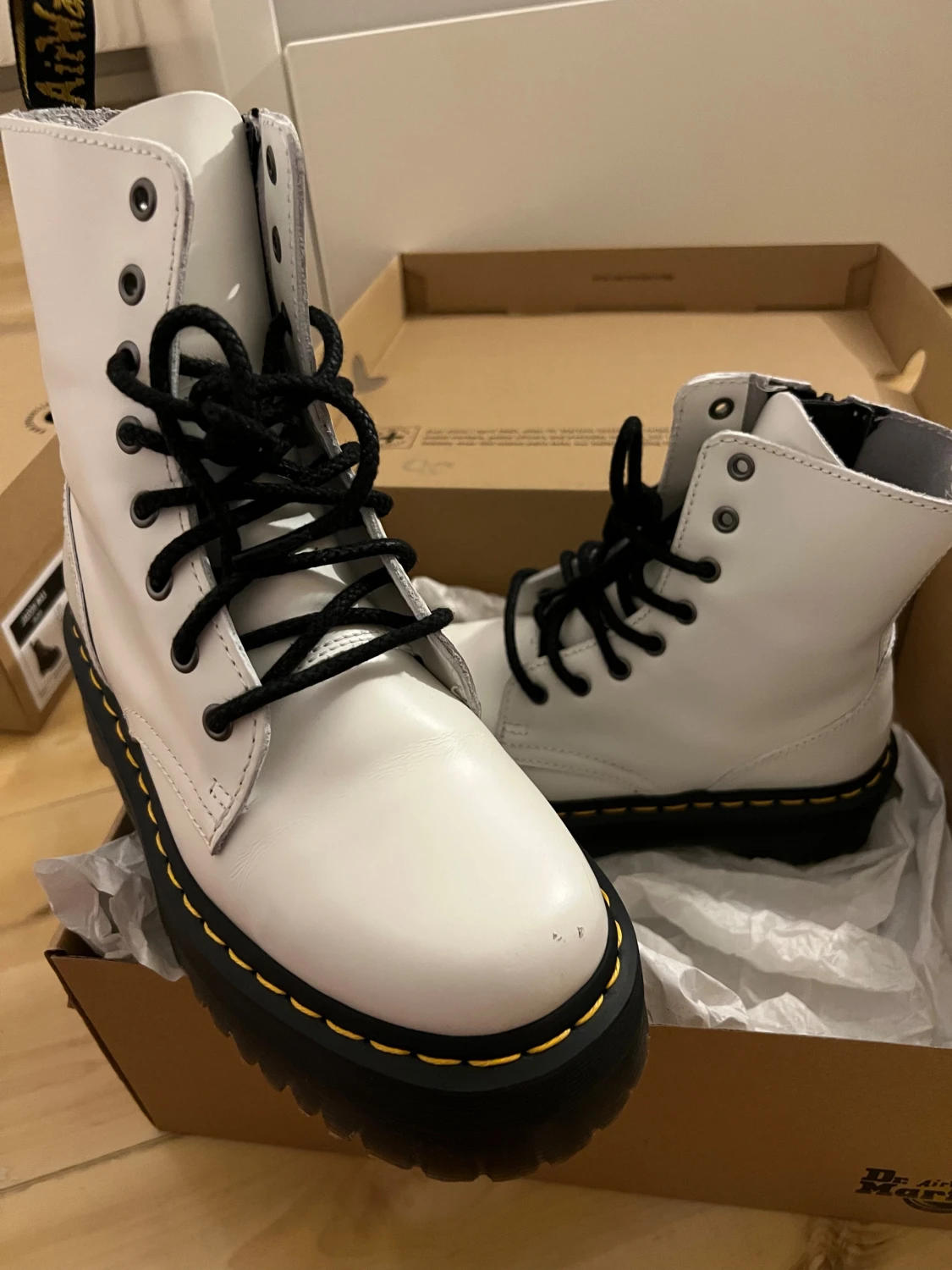 Vita Dr. Martens boots med platåsula - 2