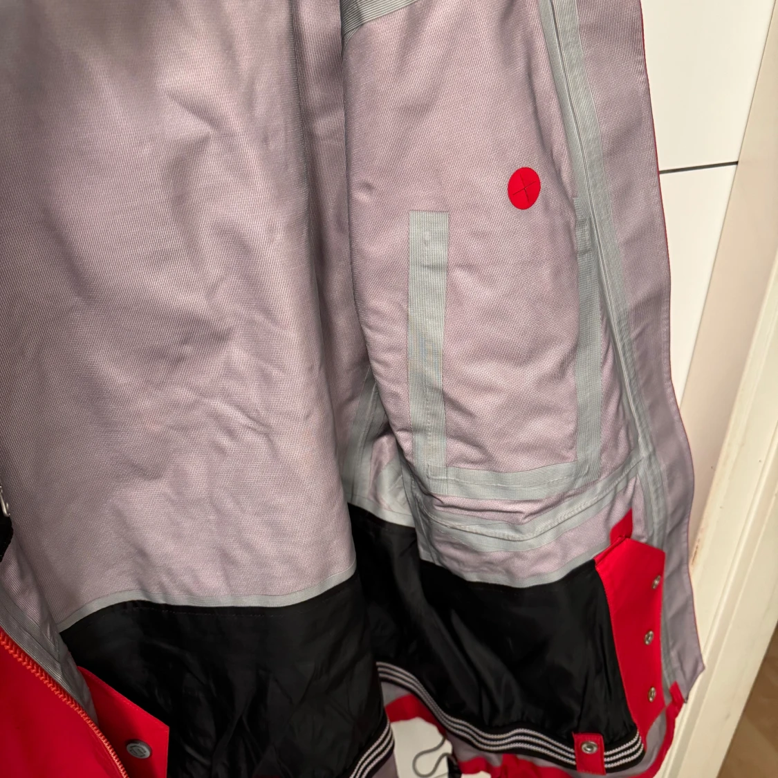 Röd skidjacka från Stellar Equipment - 2