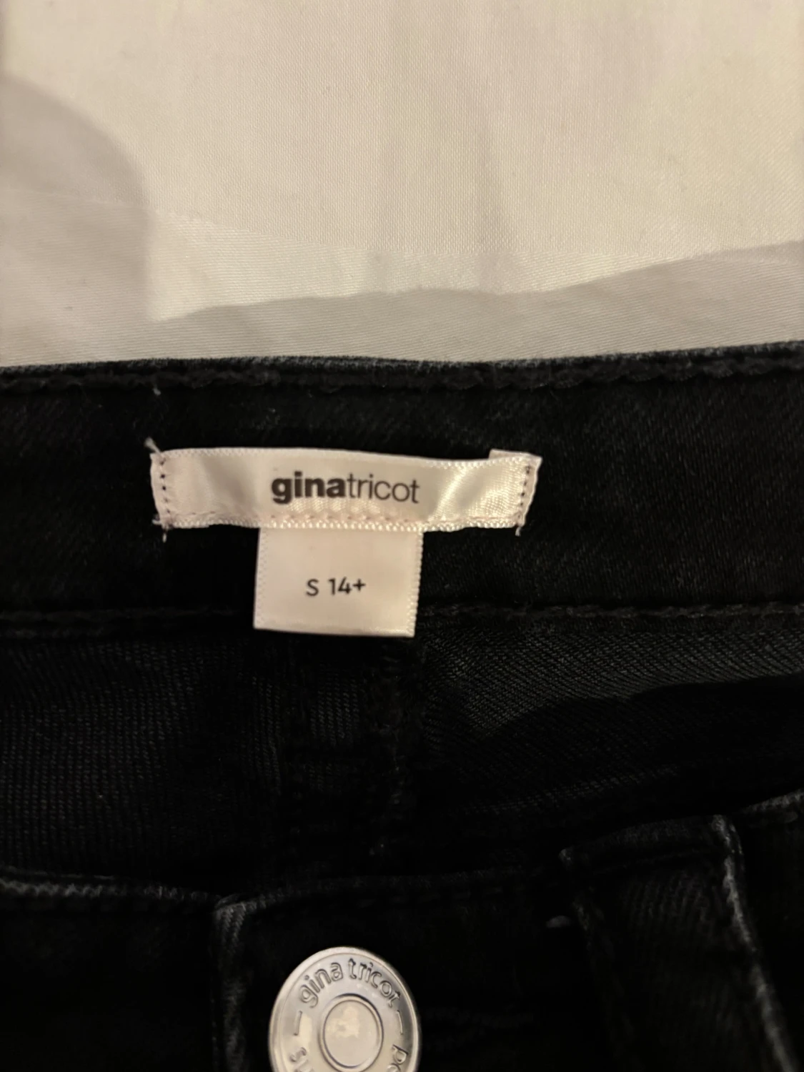 Svarta bootcut jeans från Gina Tricot - 2