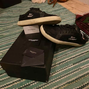  saint Laurent skor  - Mer information i dm för folk som är intresserade. Be om information innan du köper. Säljer bara här på plick inget utanför appen.