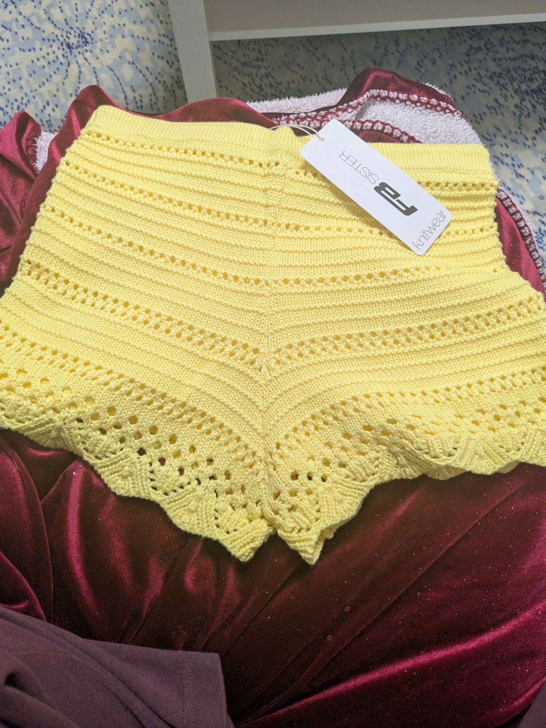 Gula stickade shorts - 1