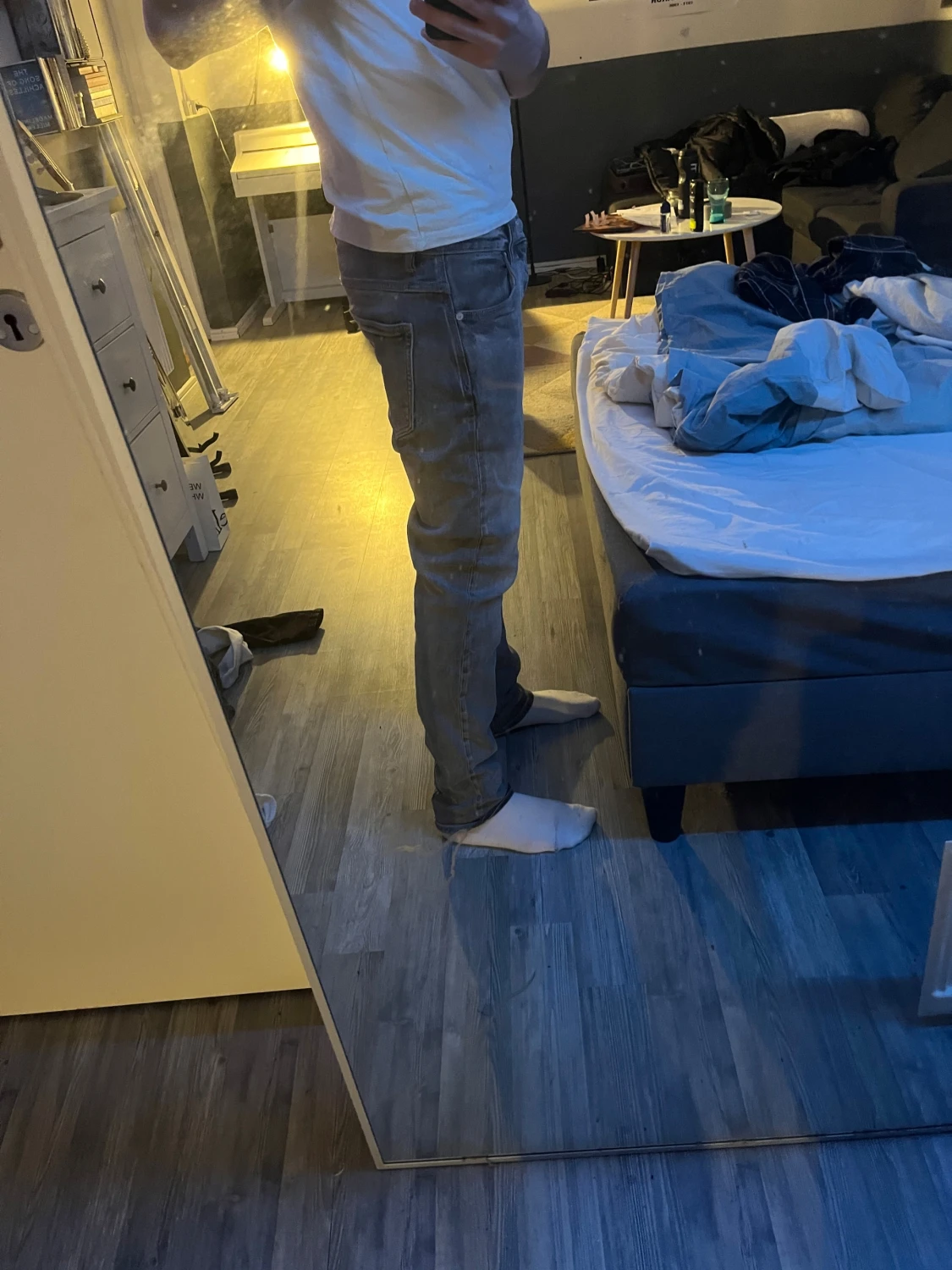 Grå straight jeans från NEUW - 1
