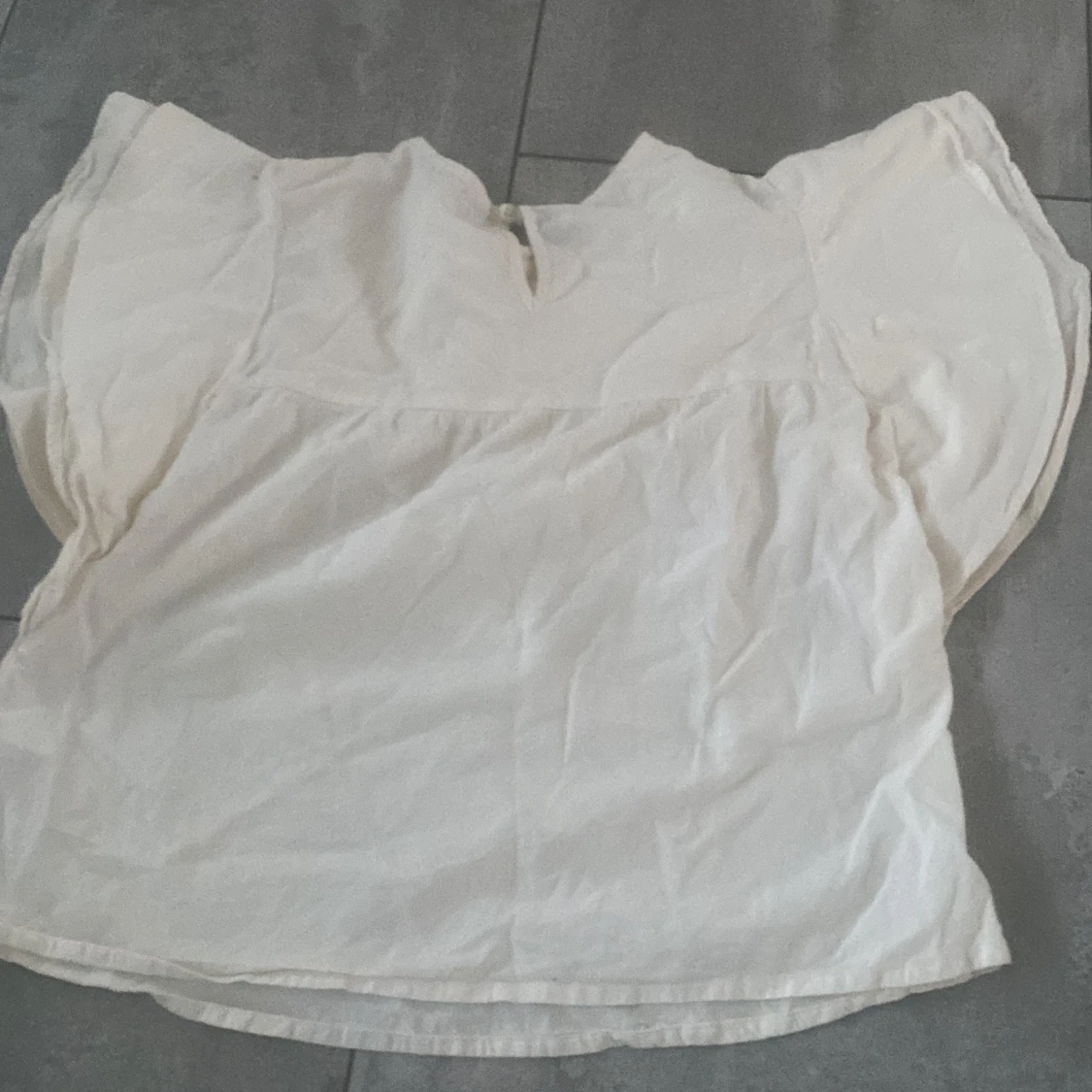 Vit blus med röd mönstrad överdel LCW - 3