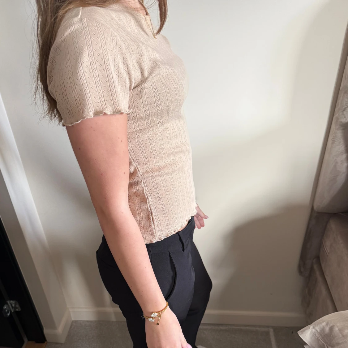 Beige ribbad kortärmad topp - 1