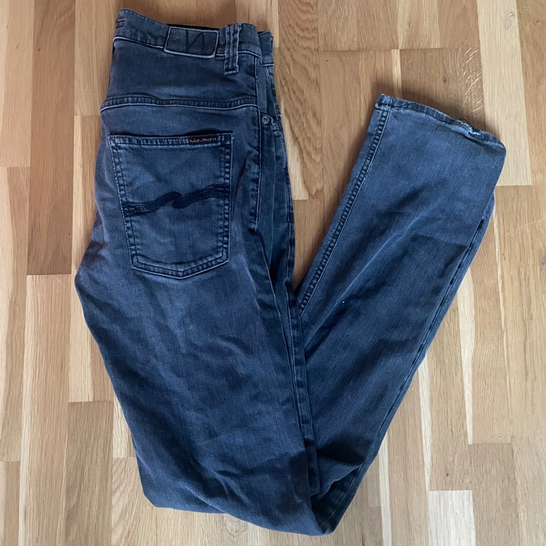 Svarta Nudie Jeans - 1