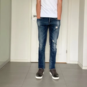Dondup George jeans  - Säljer nu dessa super feta dondup George Jeans med snygga slitningar och tvätt i populär design, skriv för fler bilder/frågor🙌🏼