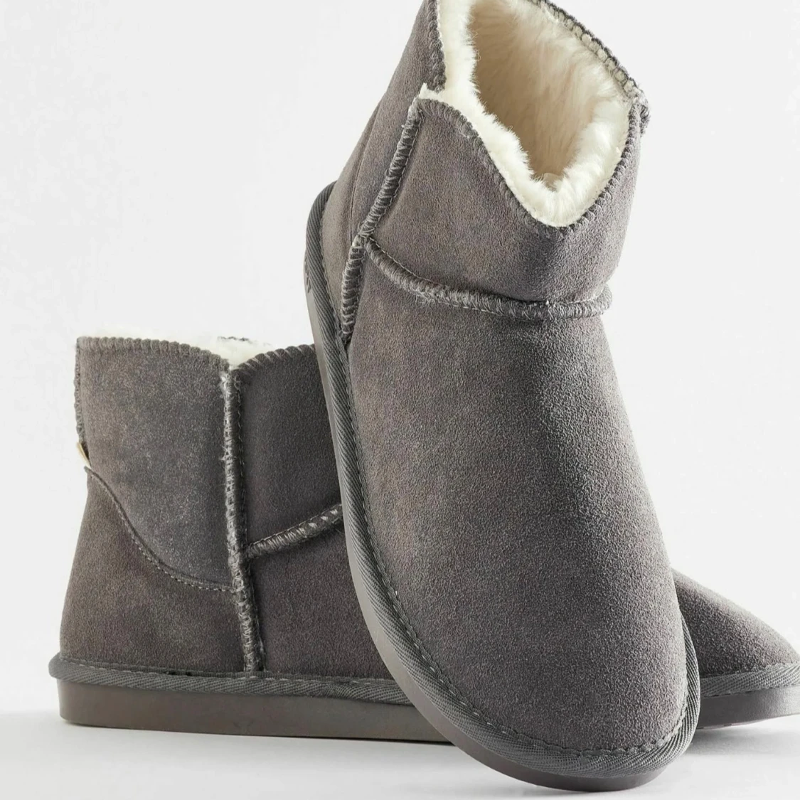 Gråa uggs  - 1