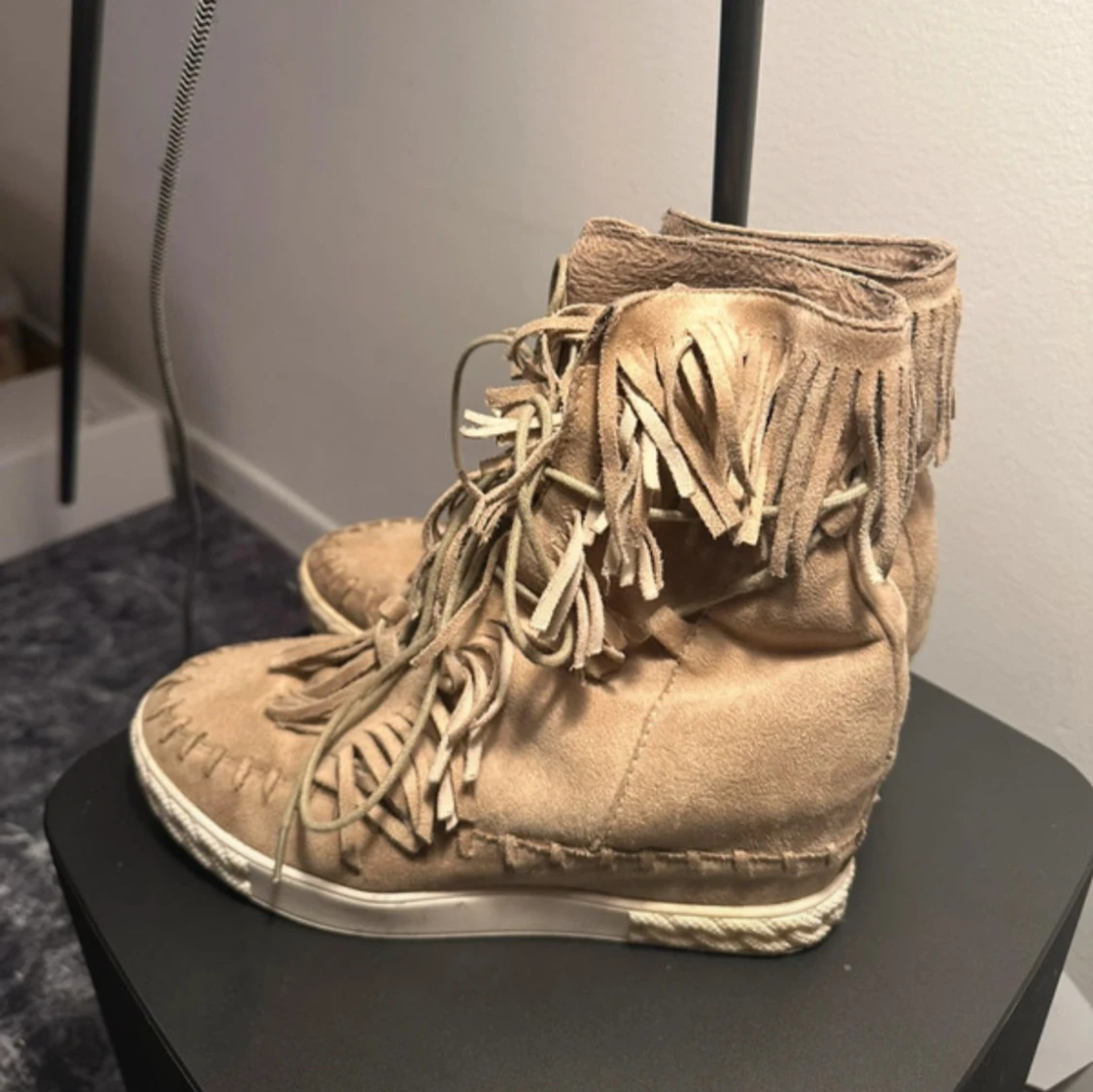 Beiga mockaboots med fransar - 2