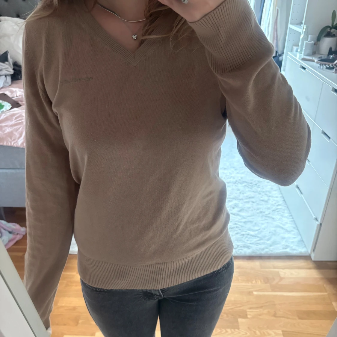 Beige v-ringad tröja från Berkeley - 3