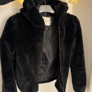 Teddy jacka  - Storlek S, pris 360:- vid frågor kontakta mig 🫶🏽